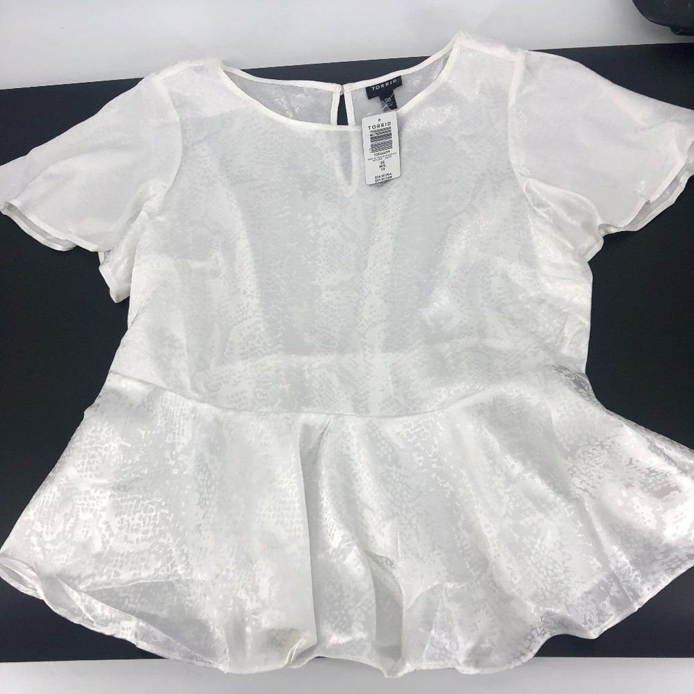 Torrid White BabyDoll Snake blouse 00 Medium Large
